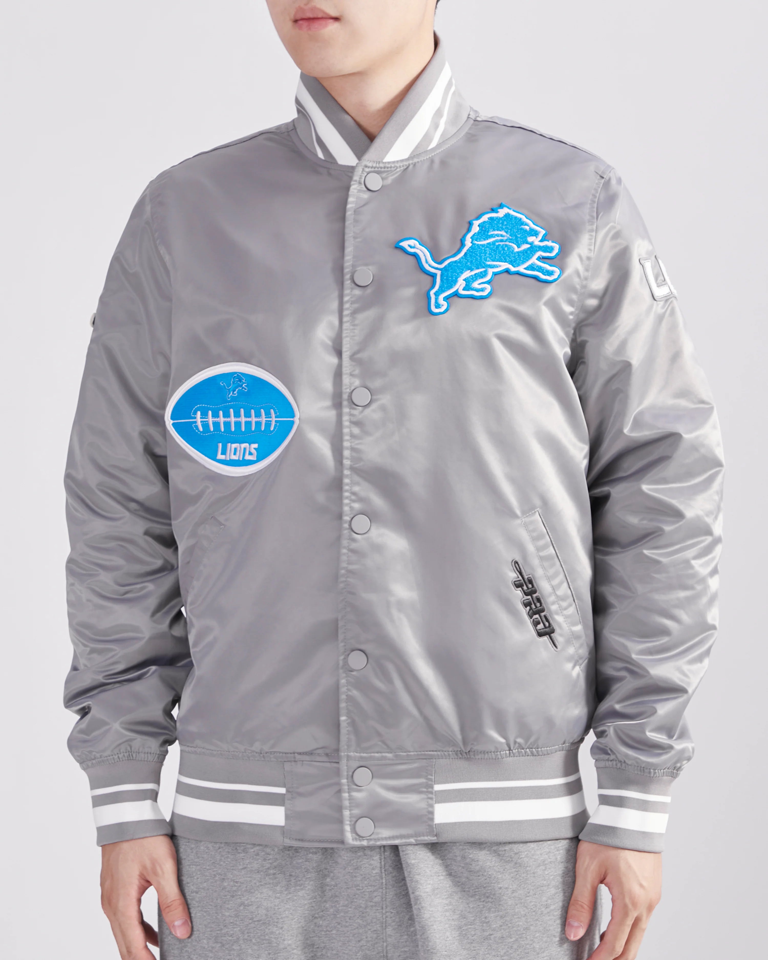Pro Standard - NFL DETROIT LIONS OLD ENGLISH MEN'S RIB SATIN JACKET - Grey