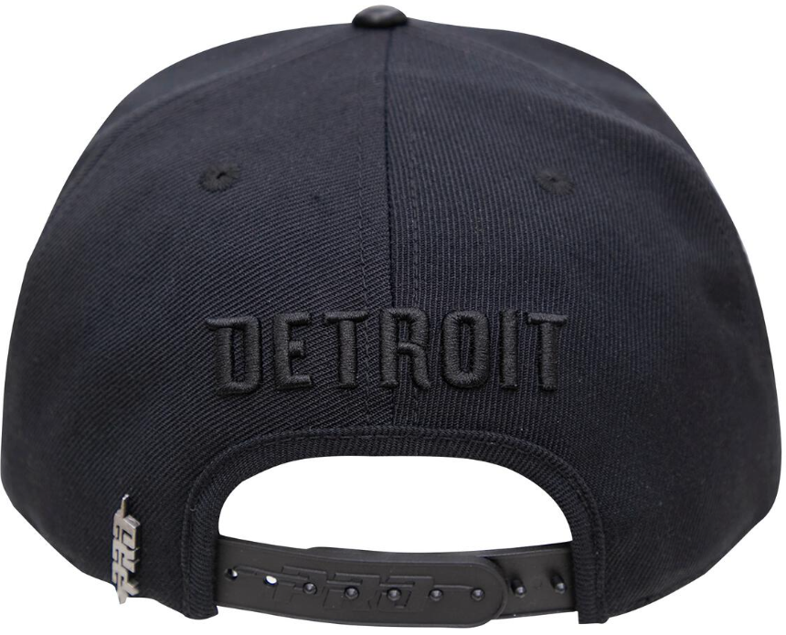 Pro Standard - Detroit Pistons Triple Black Snapback
