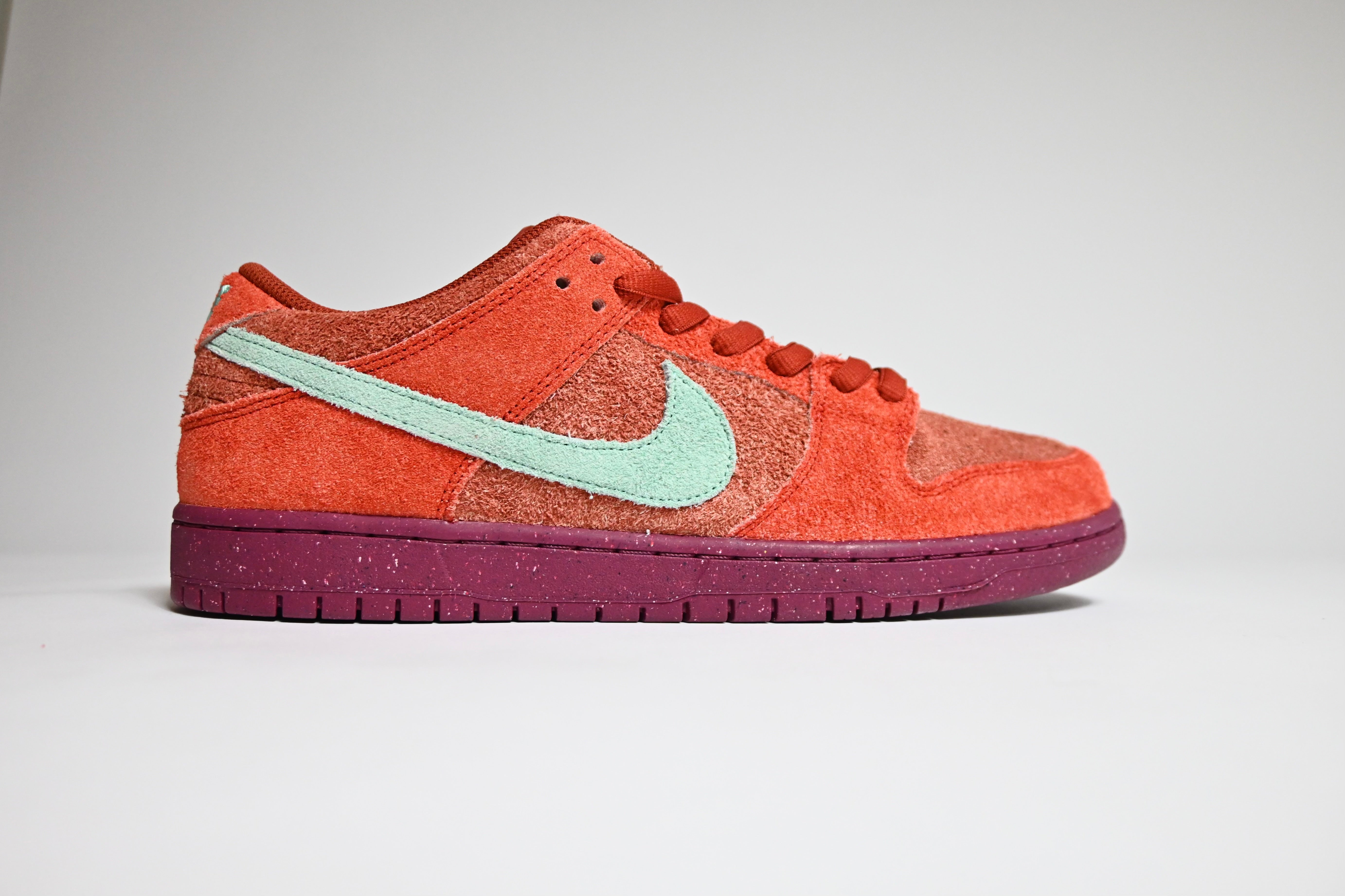 Nike SB Dunk Low Mystic Red - DV5429-601