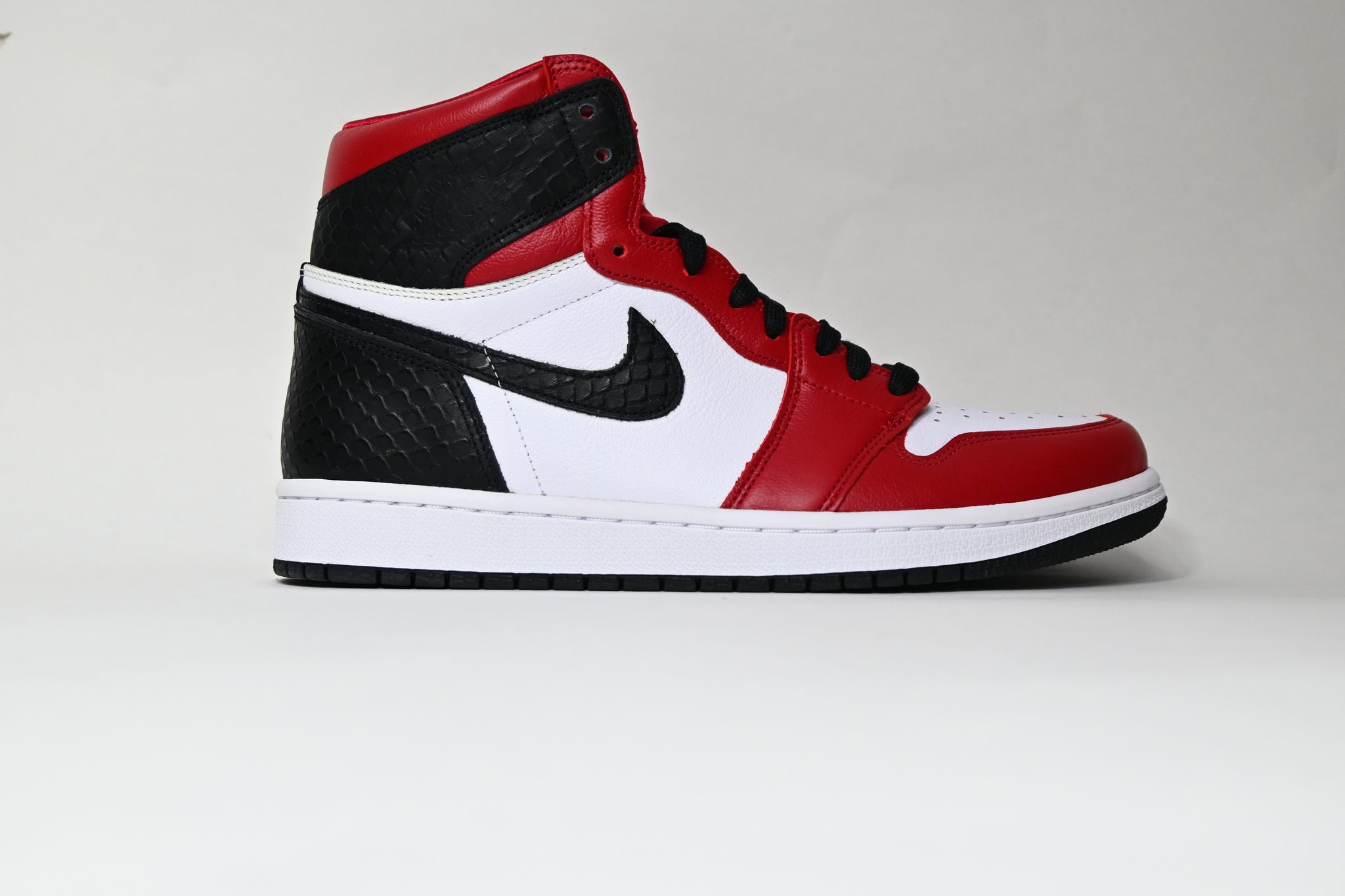 Jordan 1 Retro High Satin Snake Chicago (W) - CD0461-601